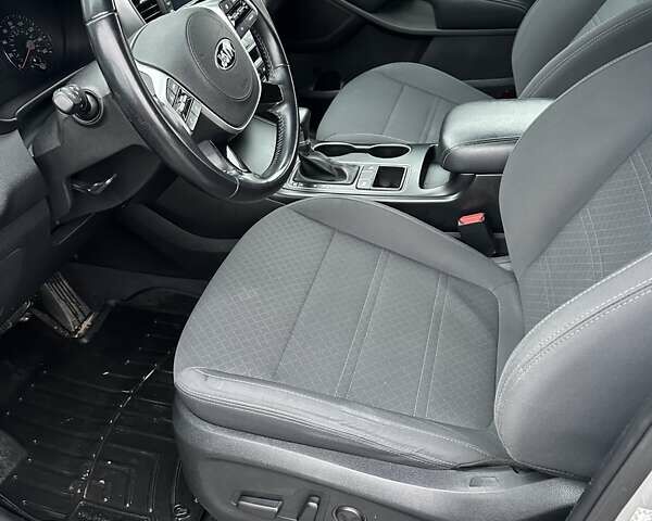 Сірий Кіа Соренто, об'ємом двигуна 2.4 л та пробігом 220 тис. км за 14900 $, фото 14 на Automoto.ua