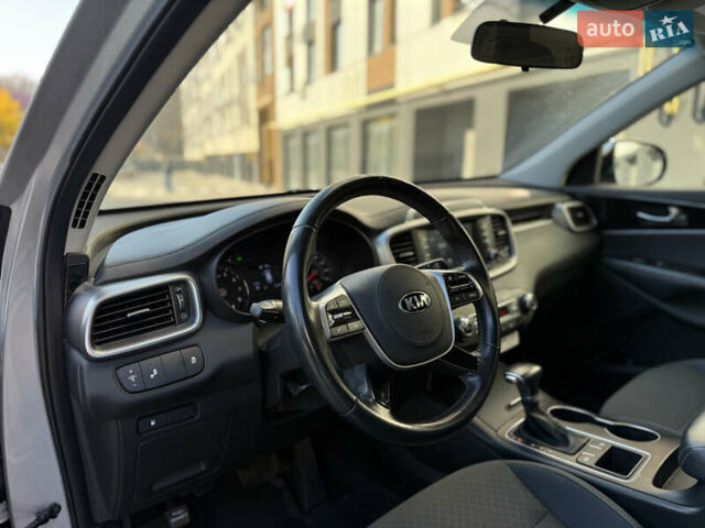 Серый Киа Соренто, объемом двигателя 2.4 л и пробегом 202 тыс. км за 14999 $, фото 28 на Automoto.ua