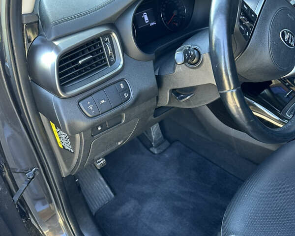 Серый Киа Соренто, объемом двигателя 2 л и пробегом 27 тыс. км за 29499 $, фото 30 на Automoto.ua