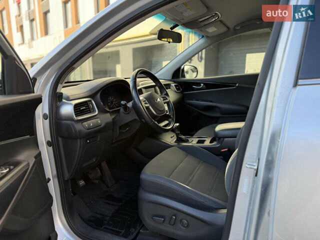 Серый Киа Соренто, объемом двигателя 2.4 л и пробегом 202 тыс. км за 15999 $, фото 29 на Automoto.ua