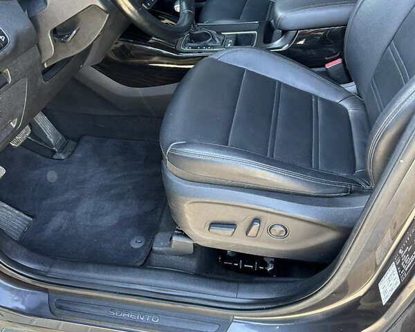 Серый Киа Соренто, объемом двигателя 2 л и пробегом 27 тыс. км за 29499 $, фото 29 на Automoto.ua