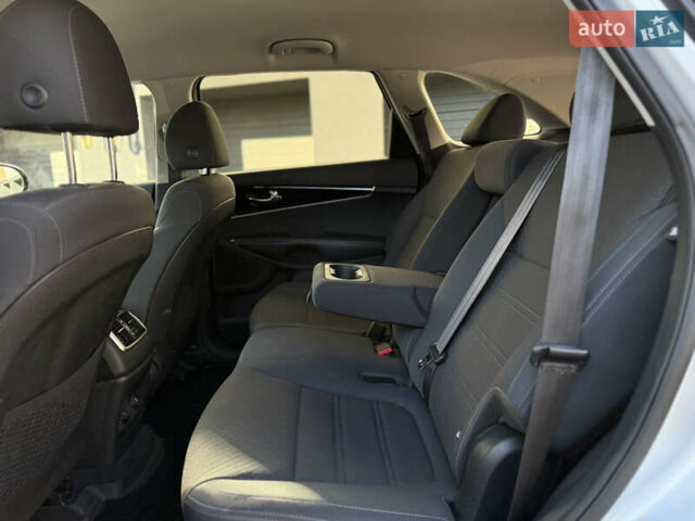 Серый Киа Соренто, объемом двигателя 2.4 л и пробегом 202 тыс. км за 15999 $, фото 40 на Automoto.ua