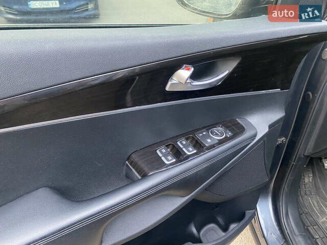 Серый Киа Соренто, объемом двигателя 2.36 л и пробегом 68 тыс. км за 16250 $, фото 33 на Automoto.ua