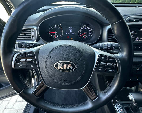 Серый Киа Соренто, объемом двигателя 2 л и пробегом 27 тыс. км за 29499 $, фото 41 на Automoto.ua