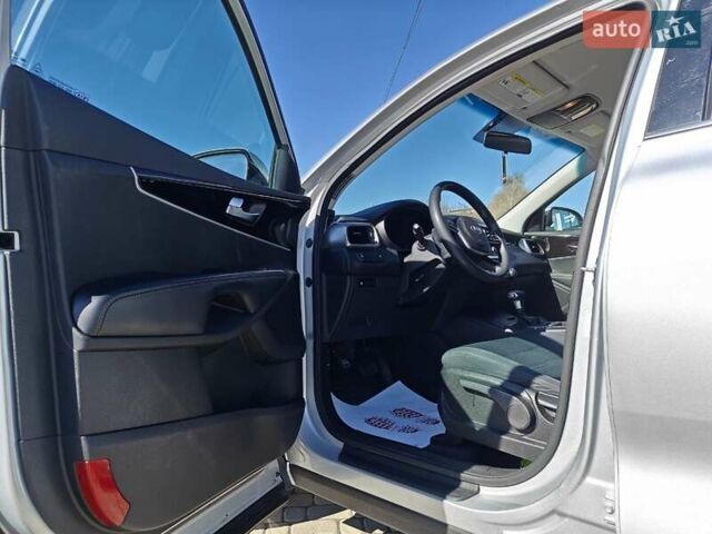 Серый Киа Соренто, объемом двигателя 2.36 л и пробегом 192 тыс. км за 16700 $, фото 7 на Automoto.ua
