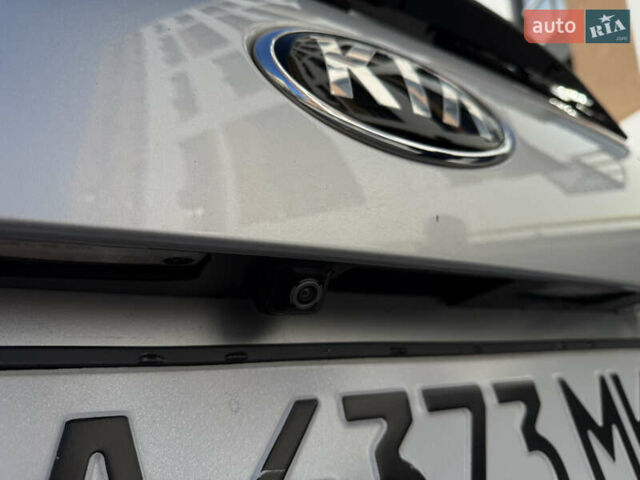 Серый Киа Соренто, объемом двигателя 2.4 л и пробегом 202 тыс. км за 14999 $, фото 17 на Automoto.ua