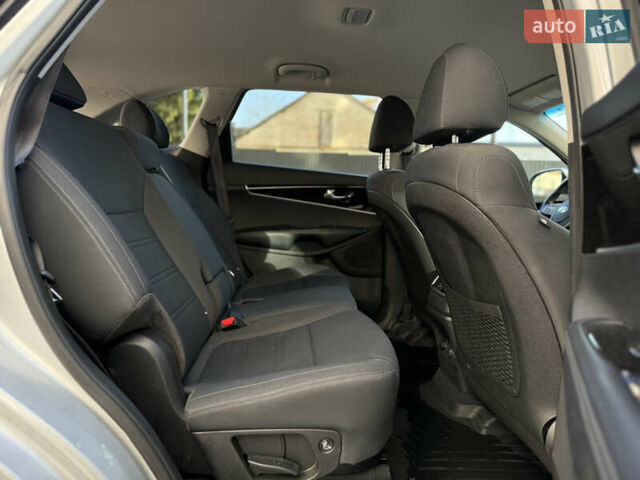 Серый Киа Соренто, объемом двигателя 2.4 л и пробегом 202 тыс. км за 15999 $, фото 44 на Automoto.ua