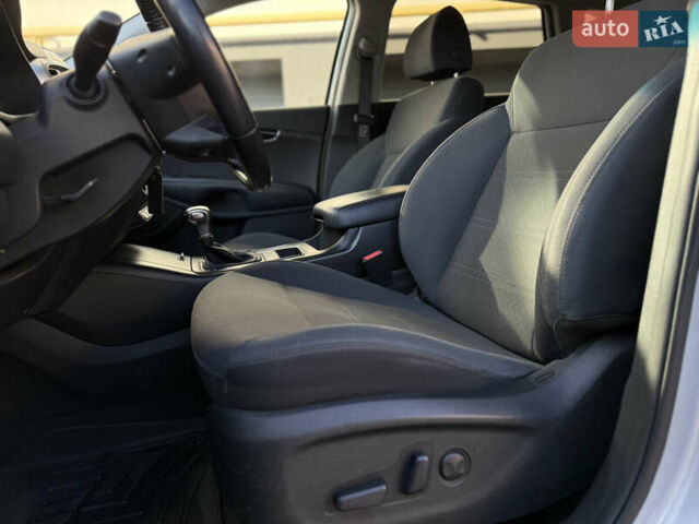 Серый Киа Соренто, объемом двигателя 2.4 л и пробегом 202 тыс. км за 15999 $, фото 32 на Automoto.ua