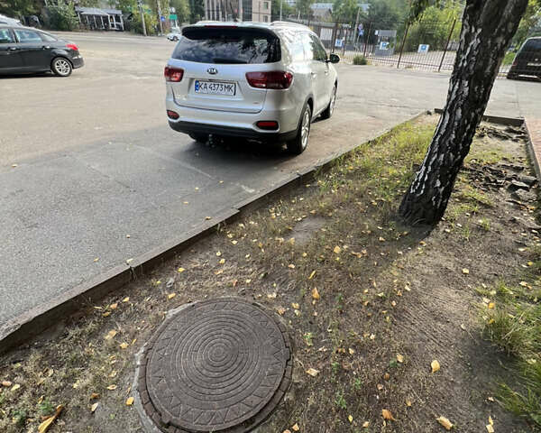 Серый Киа Соренто, объемом двигателя 2.36 л и пробегом 201 тыс. км за 15300 $, фото 3 на Automoto.ua