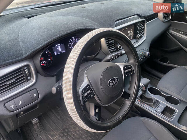 Серый Киа Соренто, объемом двигателя 2.36 л и пробегом 68 тыс. км за 16250 $, фото 38 на Automoto.ua