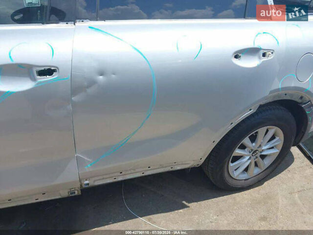 Сірий Кіа Соренто, об'ємом двигуна 2.4 л та пробігом 100 тис. км за 12150 $, фото 13 на Automoto.ua