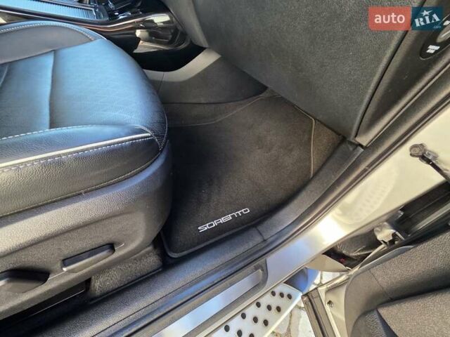Сірий Кіа Соренто, об'ємом двигуна 2.2 л та пробігом 134 тис. км за 29950 $, фото 47 на Automoto.ua