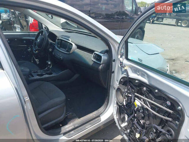 Сірий Кіа Соренто, об'ємом двигуна 2.4 л та пробігом 100 тис. км за 12150 $, фото 2 на Automoto.ua