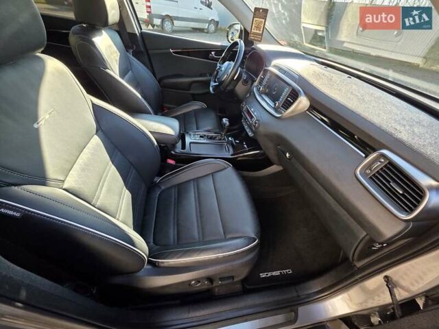 Сірий Кіа Соренто, об'ємом двигуна 2.2 л та пробігом 134 тис. км за 29950 $, фото 46 на Automoto.ua