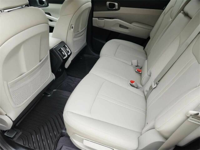 Серый Киа Соренто, объемом двигателя 2.5 л и пробегом 7 тыс. км за 15000 $, фото 10 на Automoto.ua