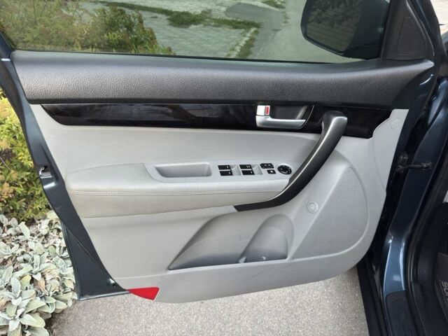 Киа Соренто 2014 в Днепре (Днепропетровске) на Automoto.ua Синий Киа Соренто, объемом двигателя 2.4 л и пробегом 155 тыс. км за 10800 $, фото 13 на Automoto.ua