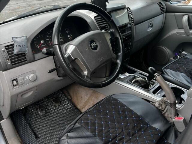 Синий Киа Соренто, объемом двигателя 2.5 л и пробегом 365 тыс. км за 3000 $, фото 4 на Automoto.ua