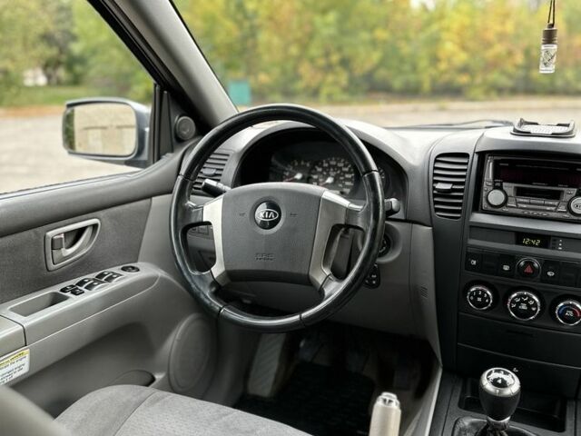 Киа Соренто 2006 в Краматорске на Automoto.ua Синий Киа Соренто, объемом двигателя 2.5 л и пробегом 250 тыс. км за 4000 $, фото 7 на Automoto.ua