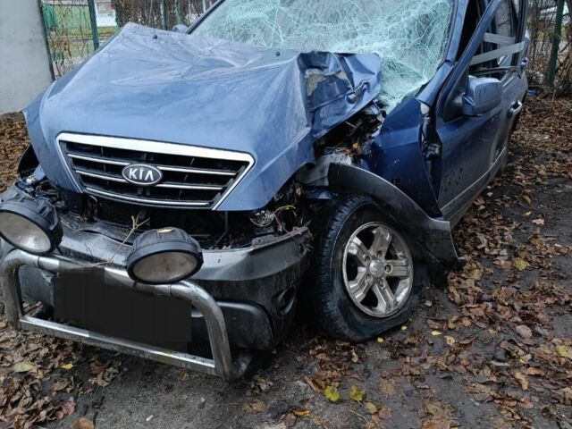 Синий Киа Соренто, объемом двигателя 2.5 л и пробегом 400 тыс. км за 3500 $, фото 3 на Automoto.ua