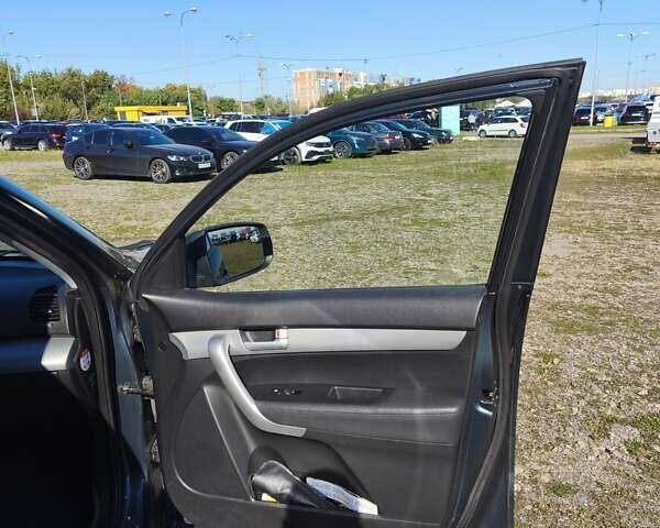 Синій Кіа Соренто, об'ємом двигуна 2.4 л та пробігом 217 тис. км за 10900 $, фото 38 на Automoto.ua