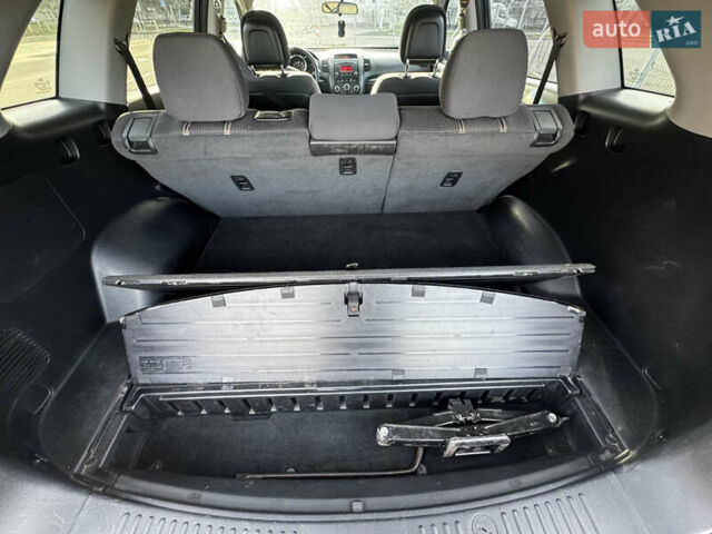 Синий Киа Соренто, объемом двигателя 2.36 л и пробегом 324 тыс. км за 9500 $, фото 22 на Automoto.ua