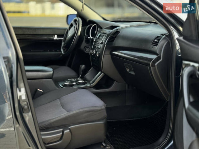 Синий Киа Соренто, объемом двигателя 2.36 л и пробегом 324 тыс. км за 9500 $, фото 10 на Automoto.ua