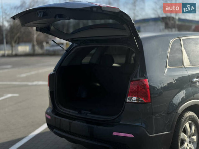 Синий Киа Соренто, объемом двигателя 2.36 л и пробегом 324 тыс. км за 9500 $, фото 19 на Automoto.ua
