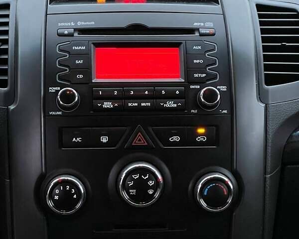 Синій Кіа Соренто, об'ємом двигуна 2.4 л та пробігом 212 тис. км за 9300 $, фото 10 на Automoto.ua