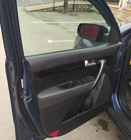 Синий Киа Соренто, объемом двигателя 2.36 л и пробегом 153 тыс. км за 12000 $, фото 8 на Automoto.ua