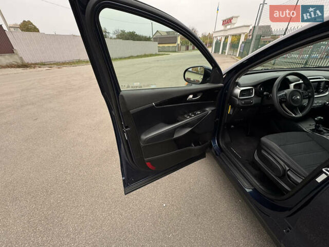 Киа Соренто 2017 в Киеве на Automoto.ua Синий Киа Соренто, объемом двигателя 2.4 л и пробегом 100 тыс. км за 15700 $, фото 25 на Automoto.ua