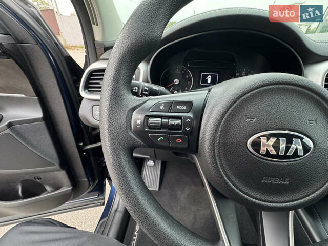 Киа Соренто 2017 в Киеве на Automoto.ua Синий Киа Соренто, объемом двигателя 2.4 л и пробегом 100 тыс. км за 15700 $, фото 31 на Automoto.ua