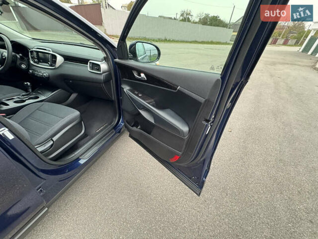 Киа Соренто 2017 в Киеве на Automoto.ua Синий Киа Соренто, объемом двигателя 2.4 л и пробегом 100 тыс. км за 15700 $, фото 49 на Automoto.ua