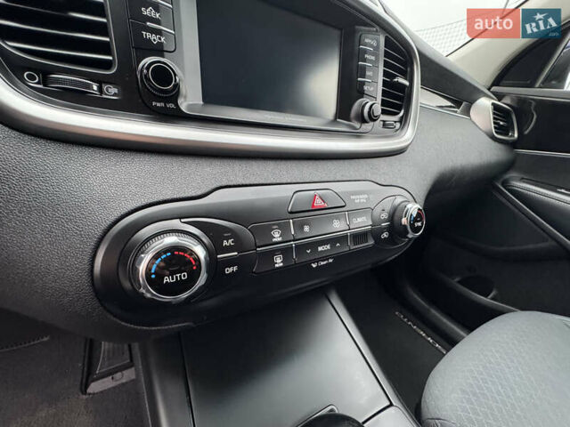 Киа Соренто 2017 в Киеве на Automoto.ua Синий Киа Соренто, объемом двигателя 2.4 л и пробегом 100 тыс. км за 15700 $, фото 32 на Automoto.ua