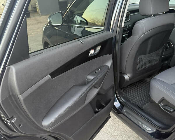 Синій Кіа Соренто, об'ємом двигуна 2.2 л та пробігом 271 тис. км за 21500 $, фото 6 на Automoto.ua