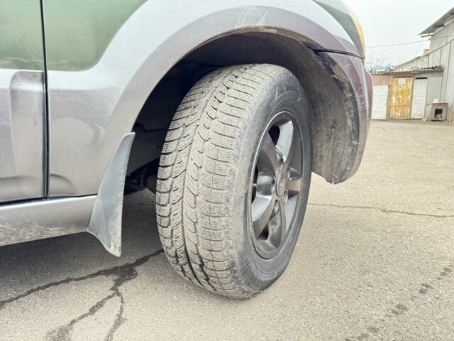 Зеленый Киа Соренто, объемом двигателя 2.5 л и пробегом 300 тыс. км за 3750 $, фото 9 на Automoto.ua