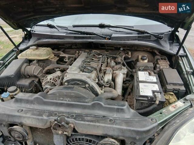 Зеленый Киа Соренто, объемом двигателя 2.5 л и пробегом 340 тыс. км за 4500 $, фото 4 на Automoto.ua