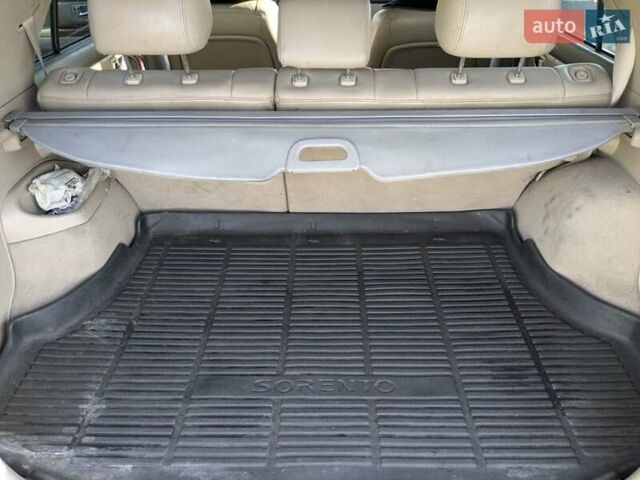 Зеленый Киа Соренто, объемом двигателя 3.5 л и пробегом 250 тыс. км за 5000 $, фото 9 на Automoto.ua