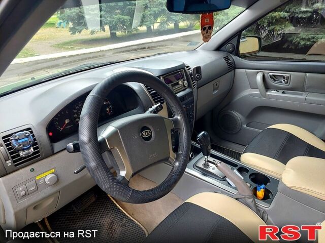 Зелений Кіа Соренто, об'ємом двигуна 2.5 л та пробігом 330 тис. км за 5100 $, фото 6 на Automoto.ua
