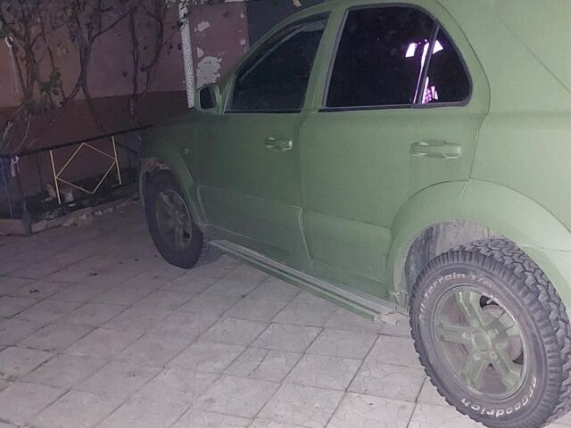 Зеленый Киа Соренто, объемом двигателя 2 л и пробегом 300 тыс. км за 2200 $, фото 2 на Automoto.ua