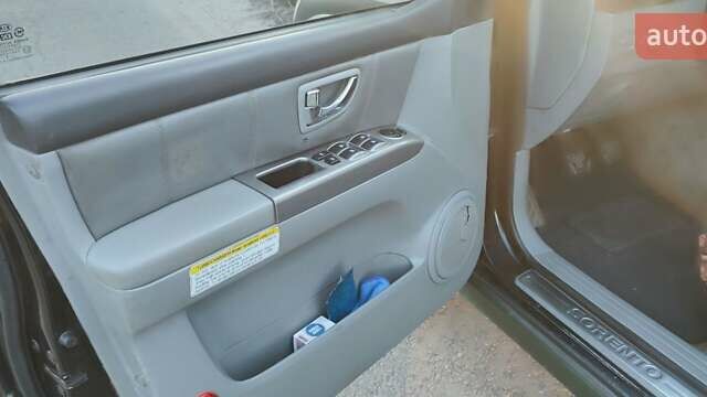 Зелений Кіа Соренто, об'ємом двигуна 2.5 л та пробігом 280 тис. км за 4300 $, фото 7 на Automoto.ua