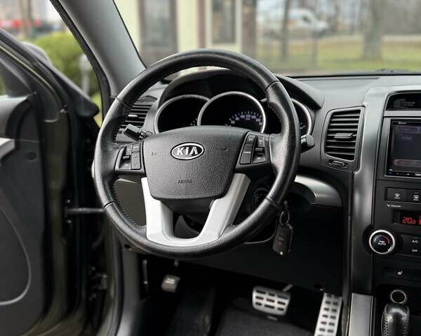 Зеленый Киа Соренто, объемом двигателя 2.2 л и пробегом 250 тыс. км за 12500 $, фото 37 на Automoto.ua