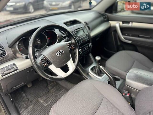 Зеленый Киа Соренто, объемом двигателя 2.4 л и пробегом 205 тыс. км за 10500 $, фото 4 на Automoto.ua