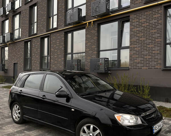 Черный Киа Спектра, объемом двигателя 2 л и пробегом 450 тыс. км за 4400 $, фото 2 на Automoto.ua