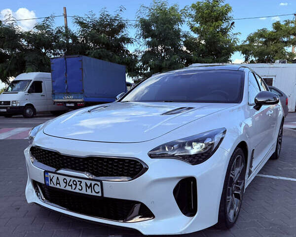 Белый Киа Stinger, объемом двигателя 3.34 л и пробегом 115 тыс. км за 23500 $, фото 3 на Automoto.ua