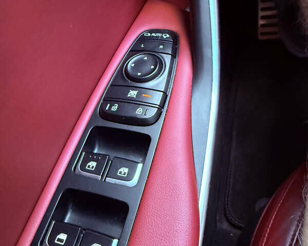 Белый Киа Stinger, объемом двигателя 3.34 л и пробегом 115 тыс. км за 23500 $, фото 18 на Automoto.ua
