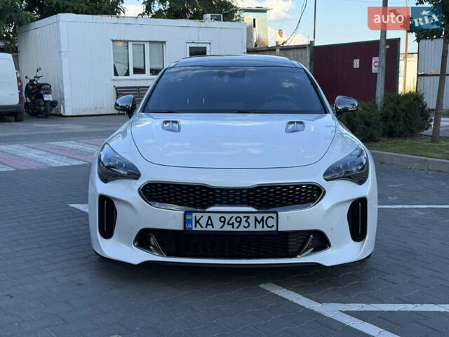 Белый Киа Stinger, объемом двигателя 3.34 л и пробегом 115 тыс. км за 23500 $, фото 2 на Automoto.ua