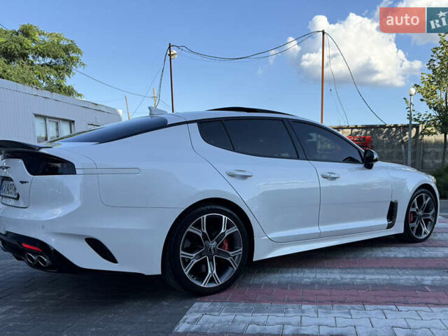 Белый Киа Stinger, объемом двигателя 3.34 л и пробегом 115 тыс. км за 23500 $, фото 5 на Automoto.ua