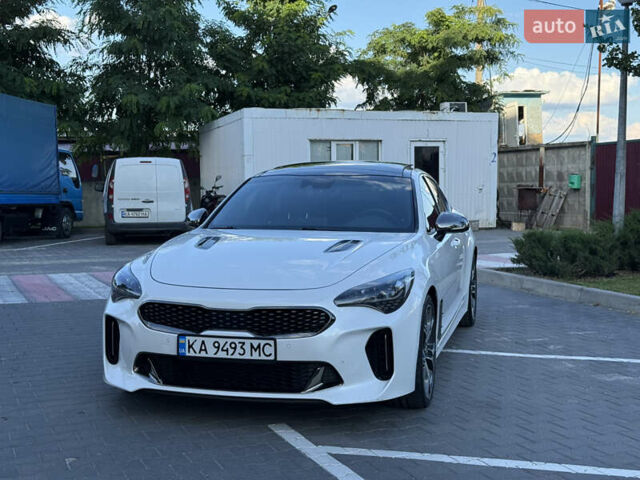Белый Киа Stinger, объемом двигателя 3.34 л и пробегом 115 тыс. км за 23500 $, фото 1 на Automoto.ua