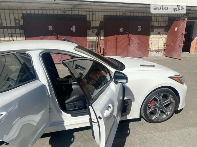 Белый Киа Stinger, объемом двигателя 3.3 л и пробегом 24 тыс. км за 24000 $, фото 9 на Automoto.ua