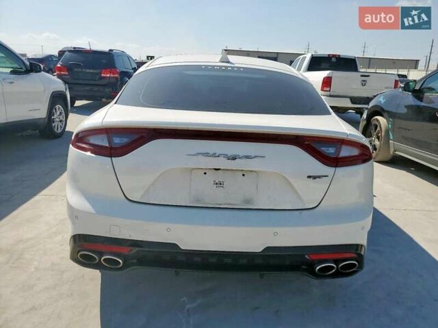 Белый Киа Stinger, объемом двигателя 3.34 л и пробегом 85 тыс. км за 6150 $, фото 5 на Automoto.ua